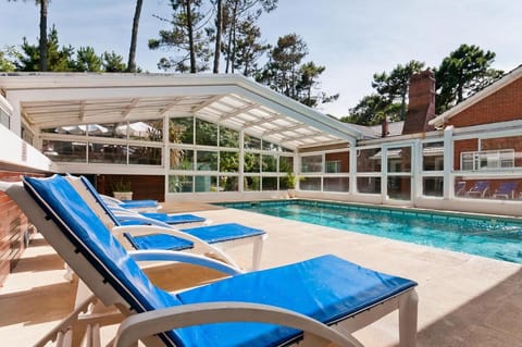 Day, Swimming pool