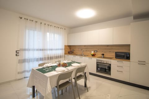 Kitchen or kitchenette, Dining area, dishwasher, oven, stove