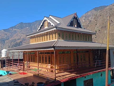 Property building, Natural landscape, Mountain view