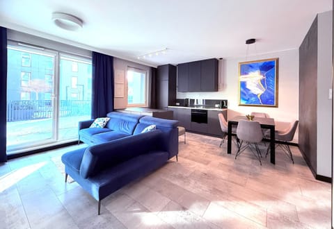 Communal lounge/ TV room, View (from property/room), Kitchen or kitchenette, Living room, Dining area, Garden view