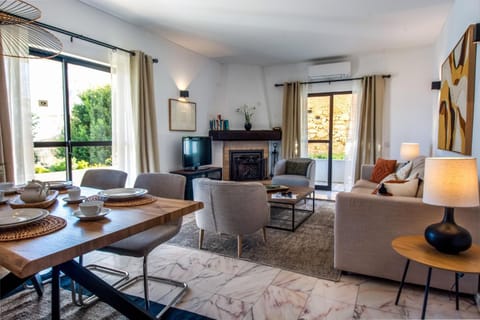 Living room, Seating area, Dining area, air conditioner