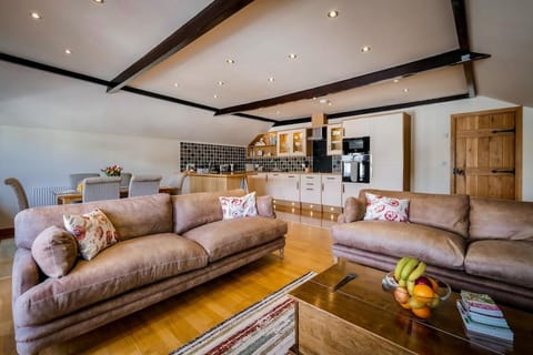 Walkers Boathouse - Luxury Lakeside Retreat House in Bowness-on-Windermere