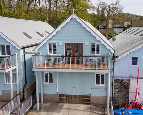 Walkers Boathouse - Luxury Lakeside Retreat House in Bowness-on-Windermere