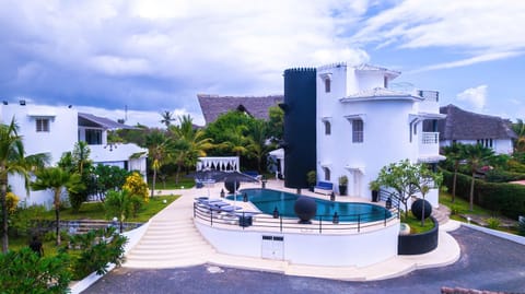 Property building, Day, Garden, Garden view, Pool view, Swimming pool