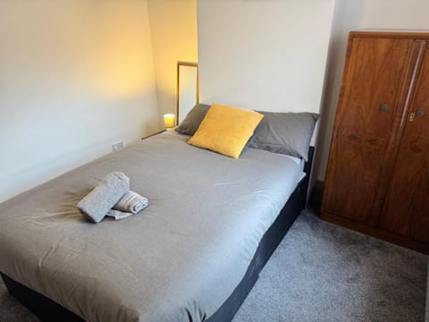Shelton guest house apartment Apartment in Newcastle-under-Lyme