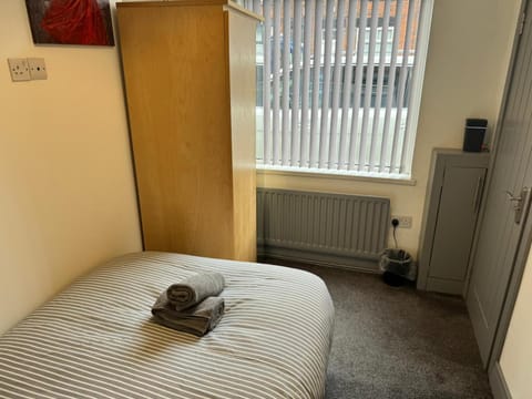 Shelton guest house apartment Apartment in Newcastle-under-Lyme