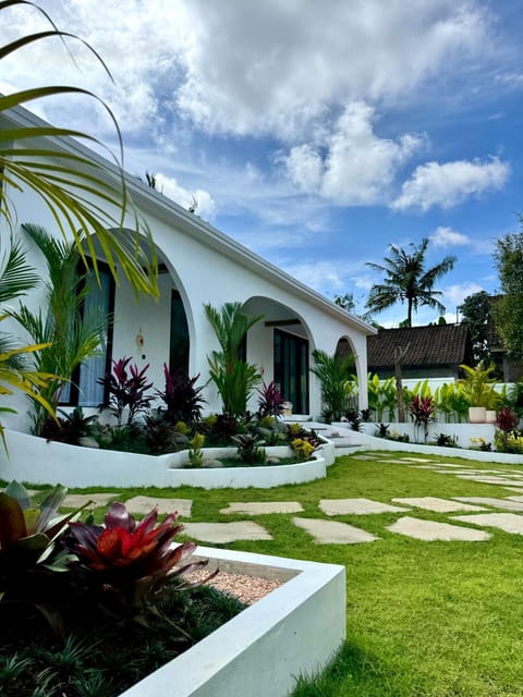 Property building, Natural landscape, Garden, Garden view