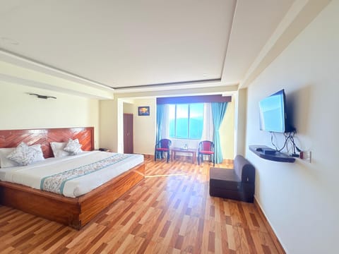 Communal lounge/ TV room, Bed, TV and multimedia, Living room, Photo of the whole room, Seating area, Evening entertainment, Bedroom
