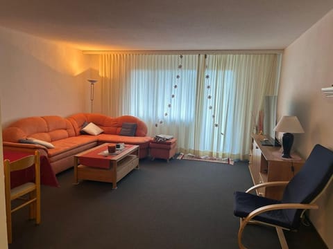 Bed, TV and multimedia, Living room