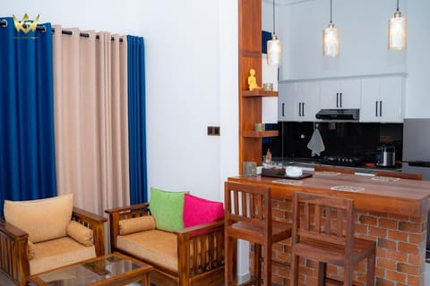 Kitchen or kitchenette, Seating area