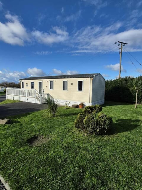 Property building, Natural landscape, Garden view