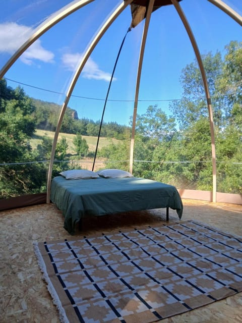 Bed, Day, Natural landscape, Photo of the whole room, Bedroom, Mountain view