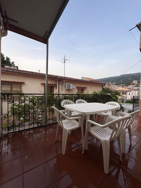 Property building, Patio, Natural landscape, View (from property/room), Balcony/Terrace, Dining area, Mountain view