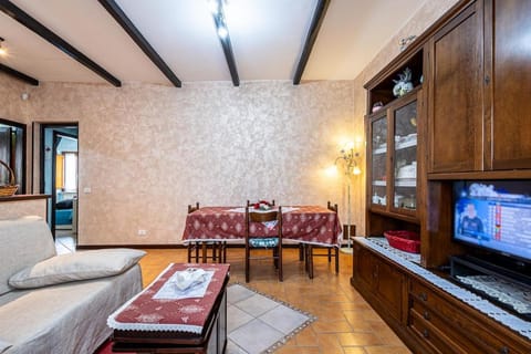 TV and multimedia, Living room, Seating area, Evening entertainment