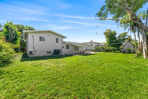 Casa Sol - 4 Bedroom 2 Bath - 7 beds - Affordable Stays For Large Groups House in Ives Estates