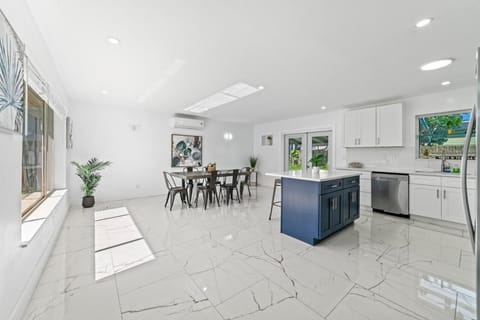 Casa Sol - 4 Bedroom 2 Bath - 7 beds - Affordable Stays For Large Groups House in Ives Estates