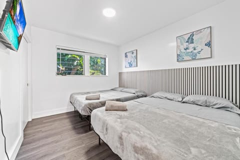 Casa Sol - 4 Bedroom 2 Bath - 7 beds - Affordable Stays For Large Groups House in Ives Estates