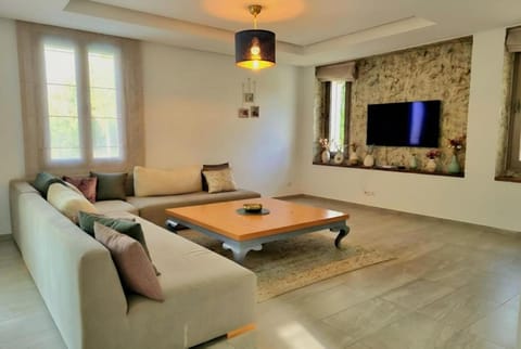 Communal lounge/ TV room, TV and multimedia, Seating area, Evening entertainment