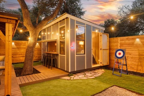 Night, Lounge or bar, minibar