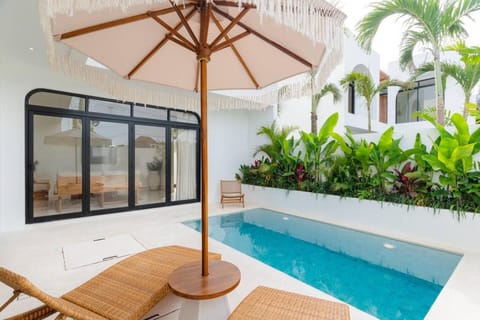 Swimming pool, sunbed