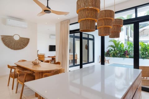Dining area, Pool view