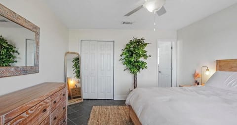 6BR Lakefront Home w/ Game Room | Near the Beach House in Laguna Beach