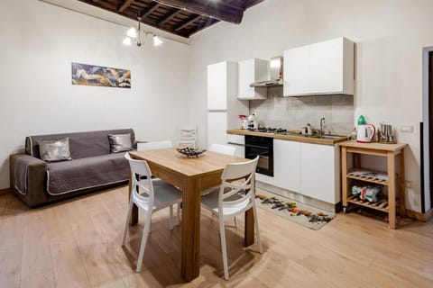 The Window on Piazza Dante In the Historic Center Apartment in Viterbo