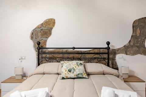 The Window on Piazza Dante In the Historic Center Apartment in Viterbo