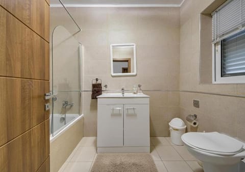 Central, spacious apartment with Sea Views Apartment in Saint Paul's Bay