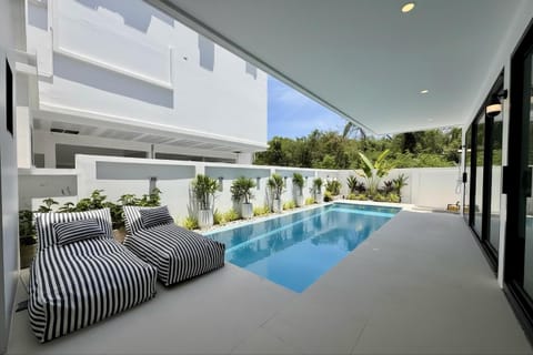 Pool view, Swimming pool, sunbed