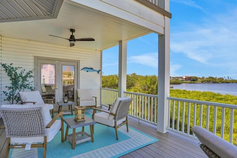 Driftwood Dreams House in Palm Harbor