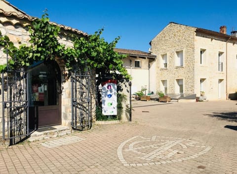 spacious cottage with hot tub Apartment in Saint-Martin-d'Ardèche