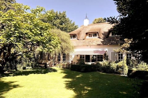 Property building, Spring, Day, BBQ facilities, Garden, Balcony/Terrace, Balcony/Terrace, Garden view