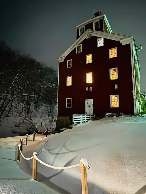 Potter’s Mill - 6 Bedrooms/Baths House in Bellevue