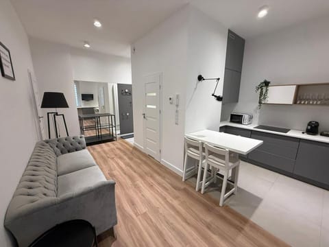 Kitchen or kitchenette, Seating area