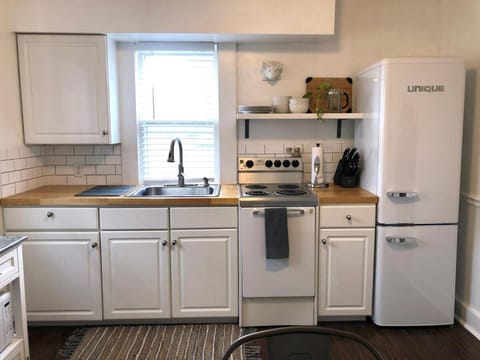 Peaceful Cozy 2BR OASIS House in Kettering