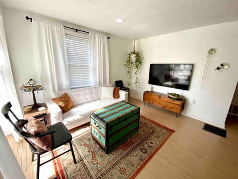 Peaceful Cozy 2BR OASIS House in Kettering