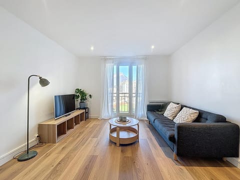 Communal lounge/ TV room, TV and multimedia, Living room, Seating area