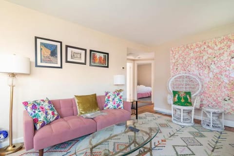 Garden Retreat • Deck Dining + Fire Pit House in Seattle