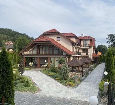 Property building, Natural landscape, Garden