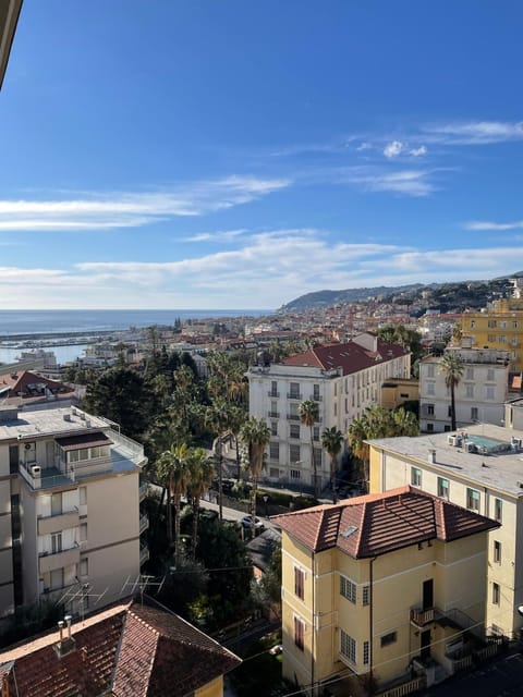 City view, Sea view