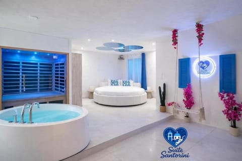 Bed, Property logo or sign, Property logo or sign, Hot Tub, Hot Tub, Sauna, Sauna, Logo/Certificate/Sign