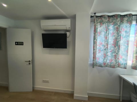 TV and multimedia, air conditioner