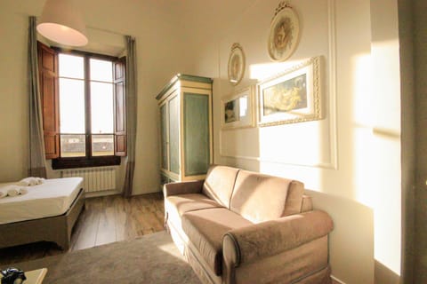Bed, Living room, Photo of the whole room, Seating area, Bedroom, internet, air conditioner