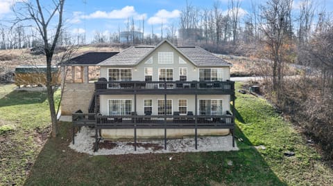 The Bird House on Highland Green House in Lake Cumberland