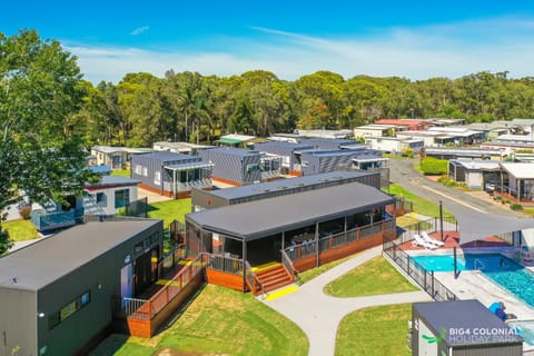 Property building, BBQ facilities, Game Room, Library, Swimming pool, pet friendly