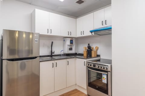 Luxury 3BR & Floating Bed in Marina with Pool Apartment in Dubai