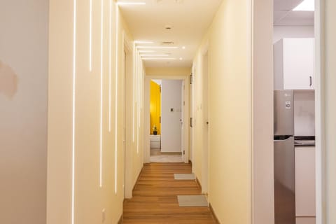 Luxury 3BR & Floating Bed in Marina with Pool Apartment in Dubai