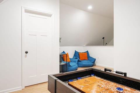 Indy Group Getaway Fire Pit Games for 10 House in Indianapolis