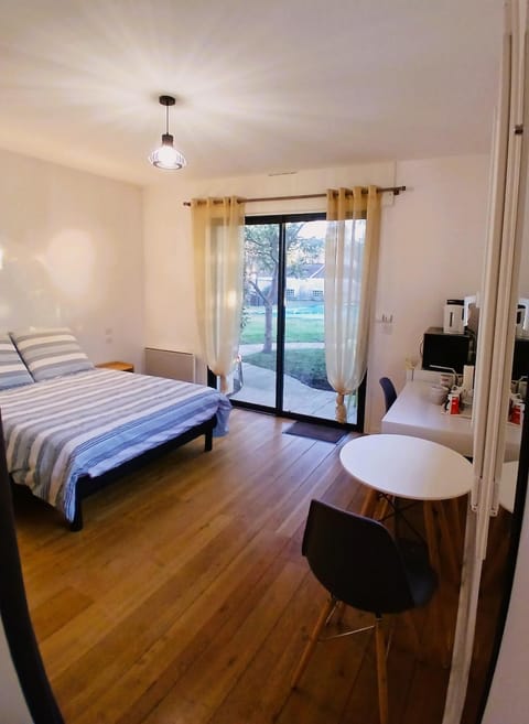 Bed, Photo of the whole room, Seating area, Dining area, Garden view, Pool view, heating, air conditioner